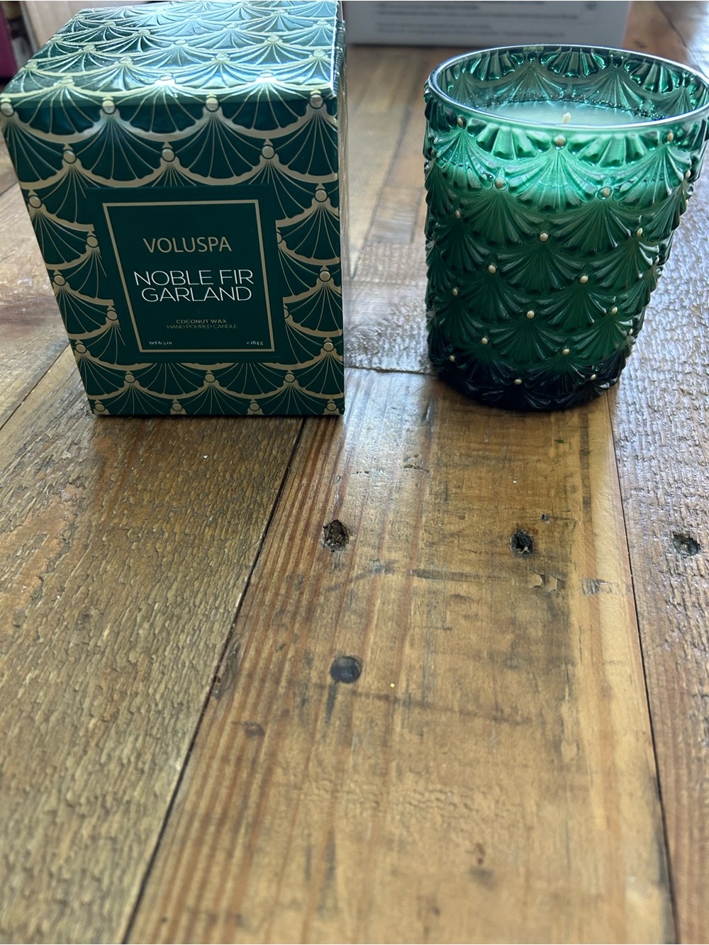 Voluspa Noble Fir Garland Candle - Green  6.5 Oz.  New
